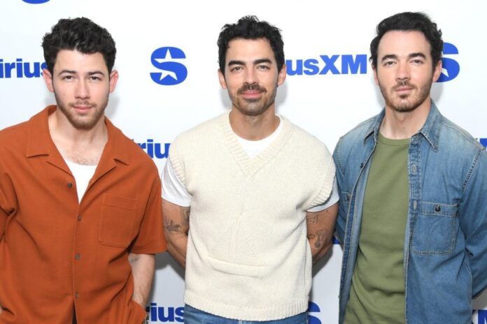 جوناس براذرز وحياتهم الجنسية جوناس براذرز يتحدثون عن اهتمام