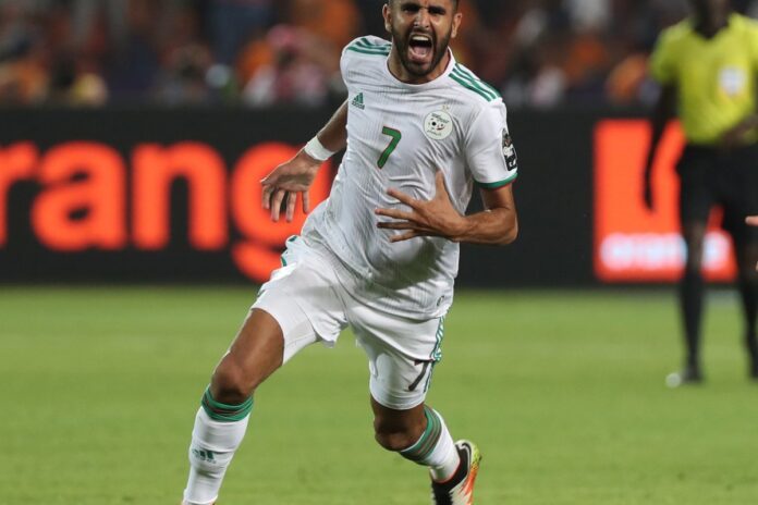 رياض محرز كأس أمم رياض محرز يرتدي قناع الأساطير بتألقه في