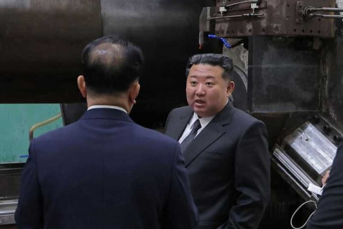 كيم جونغ أون يدعو لتوسيع الطاقة الإنتاجية للصواريخ والقذائف