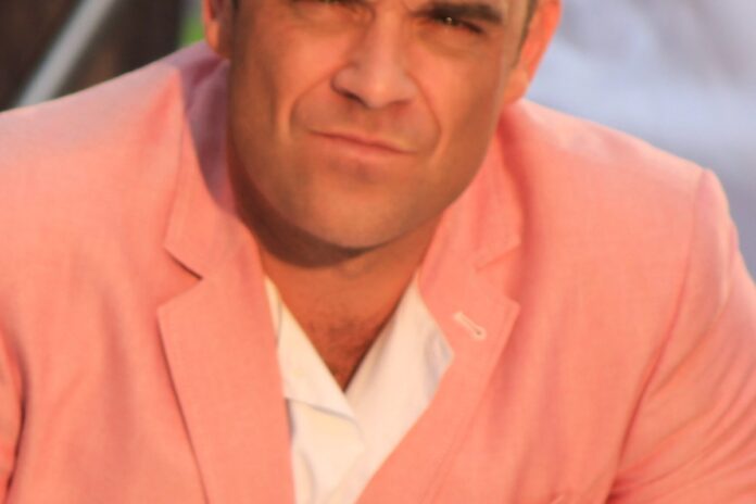 لحظة مفاجأة روبي ويليامز لمعجبة تبلغ من العمر 94 عامًا