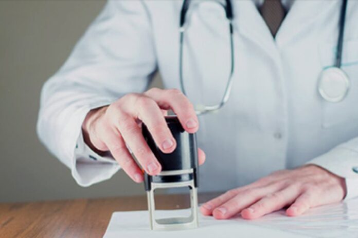 ماذا يحدث عندما يمتلك مؤمنك طبيبك؟