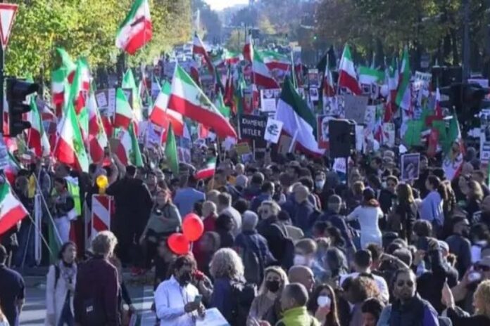 مظاهرات طهران مظاهرات في طهران احتجاجا على تدهور الأوضاع