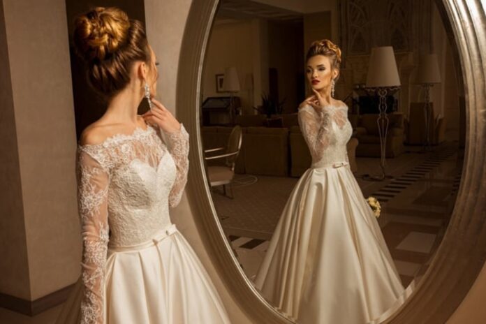 هل يجب علي شراء فستان جديد بعد موافقة الشاهدة؟