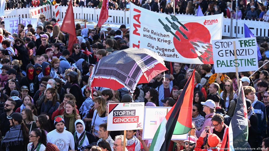 مظاهرة برلين مظاهرة في برلين تطالب بإدخال المساعدات إلى - مظاهرة برلين