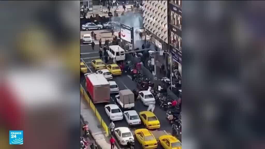 احتجاجات إيران تتصاعد وترامب يحذر من قمع المتظاهرين - احتجاجات إيران