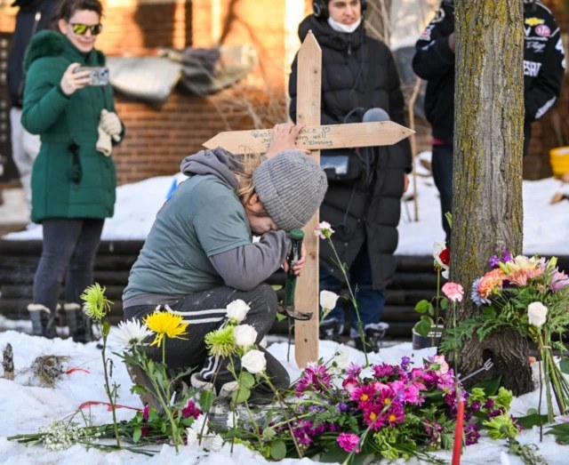 مأساة مينيابوليس: مقتل امرأة برصاص إدارة الهجرة - مينيابوليس مقتل امرأة إدارة