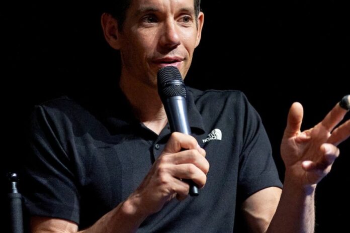 أليكس هونولد يكشف راتبه المفاجئ لتسلق تايبيه 101