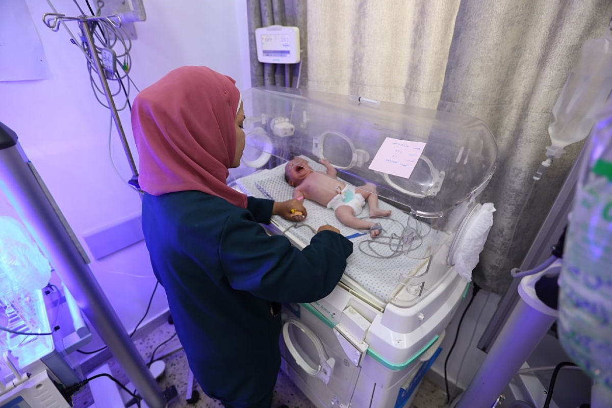 أمهات غزة تحت وطأة الحرب: ارتفاع مقلق في الوفيات