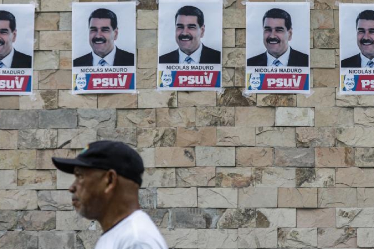 إزالة صور مادورو شوارع إزالة صور مادورو من شوارع فنزويلا