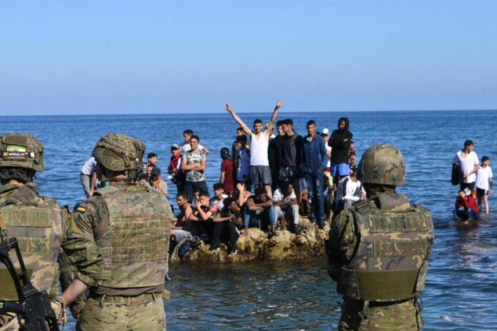 إسبانيا تعلن خطة لتسوية أوضاع 500 ألف مهاجر غير قانوني