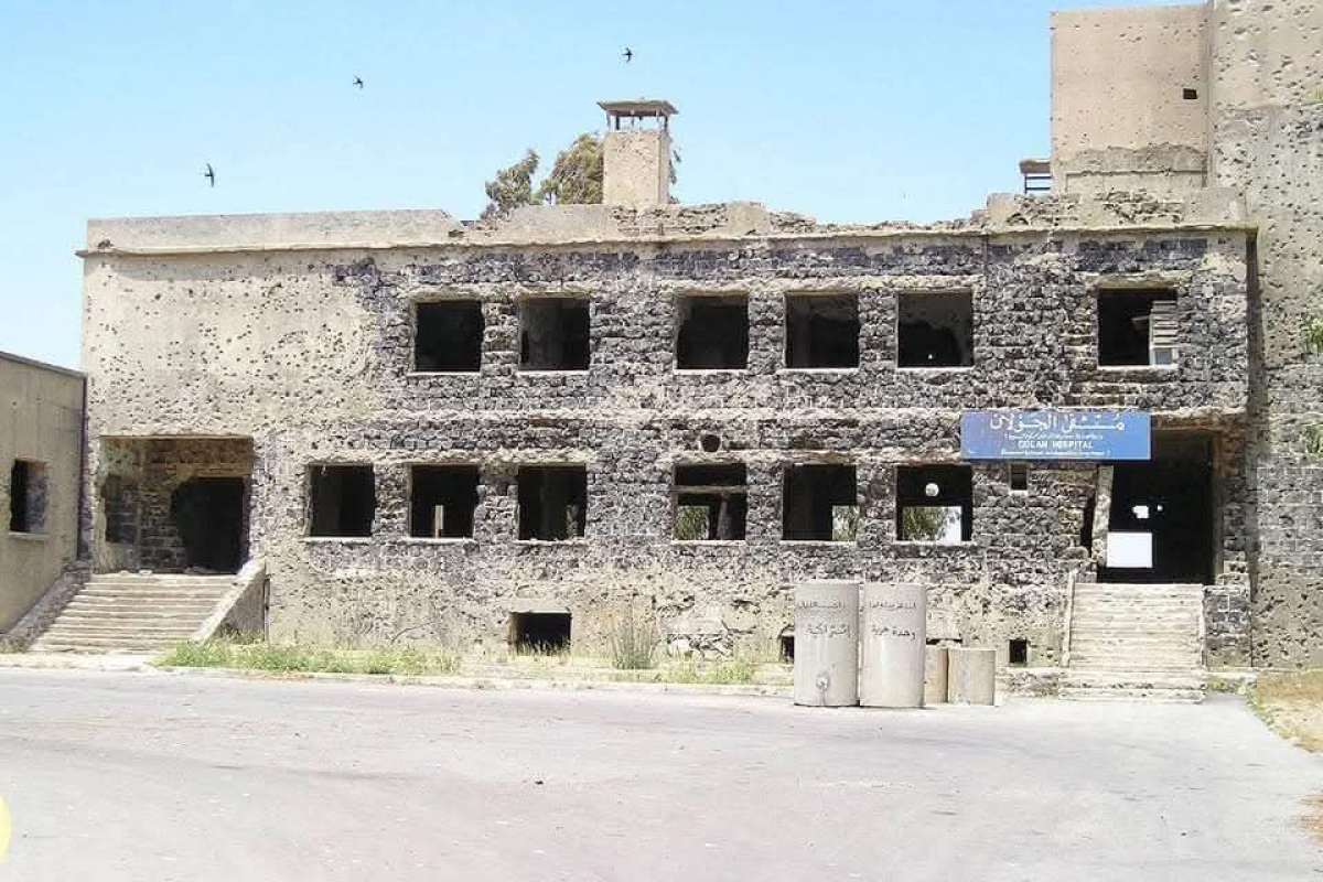 إسرائيل تهدم مستشفى الجولان الأثري وسط مفاوضات أمنية