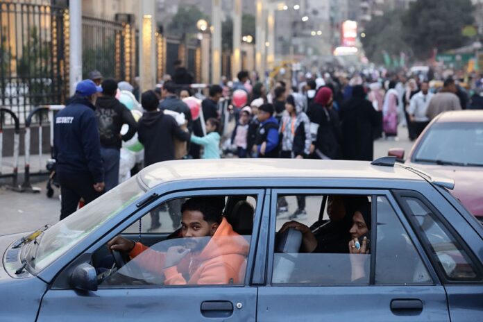 إلغاء إعفاء الهاتف المحمول يشعل غضب المصريين بالخارج