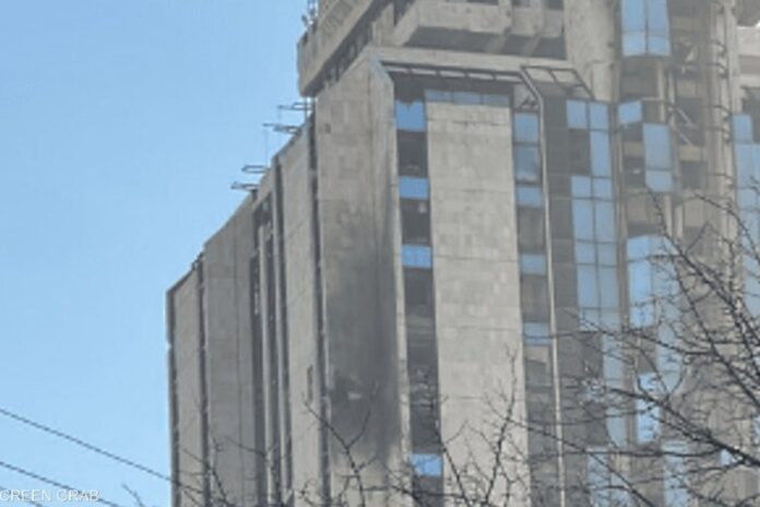 استهداف مبنى محافظة حلب بطائرة مسيرة خلال مؤتمر صحفي