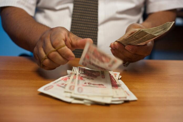 الجزائر تلغي منع إيداع الأموال نقدًا بعد إقالة المحافظ