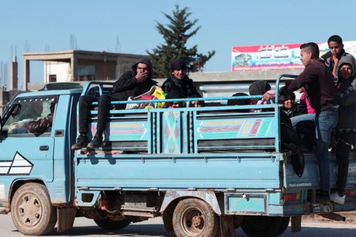 الجيش السوري يدعو المدنيين للابتعاد عن دير حافر