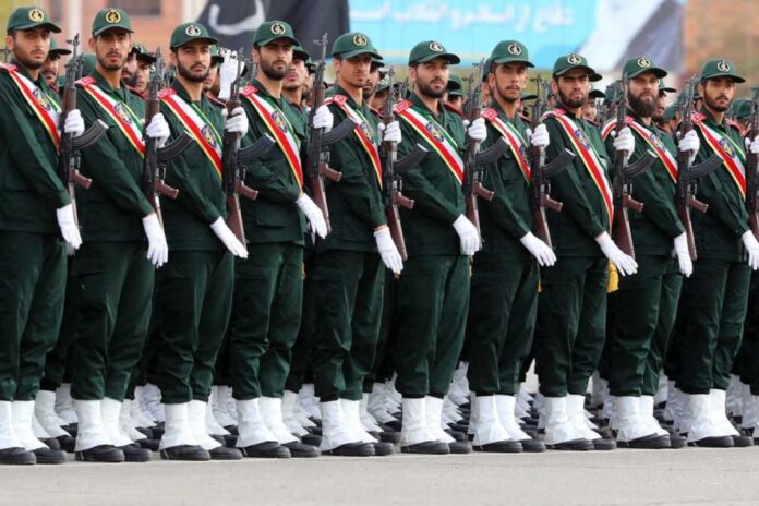 الحرس الثوري الإيراني: حماية الثورة وأمن البلاد خط أحمر