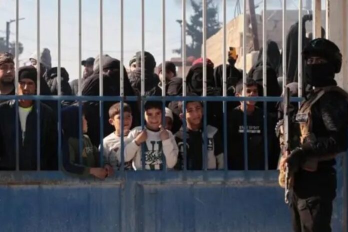 الولايات المتحدة تبدأ نقل سجناء داعش من سوريا إلى العراق