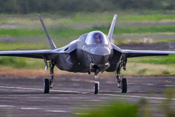 الولايات المتحدة تهاجم كاراكاس الولايات المتحدة تهاجم