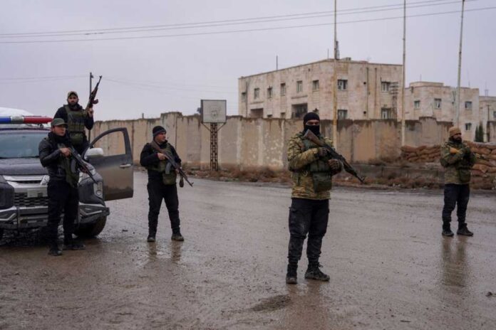 تأهب القوات السورية والكردية مع اقتراب موعد حاسم