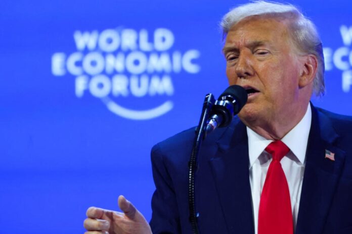 ترامب يدعو لمفاوضات حول غرينلاند ويتراجع عن الرسوم الأوروبية