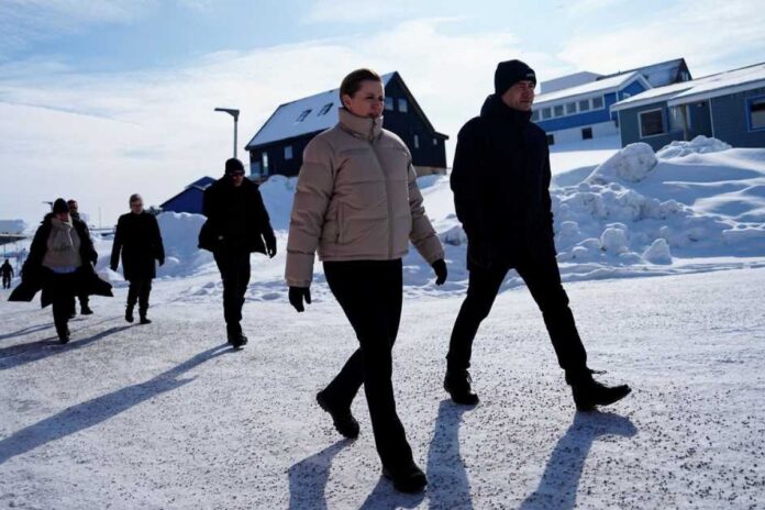 ترامب يستثمر في فنزويلا وغرينلاند: لماذا هذا الاهتمام؟