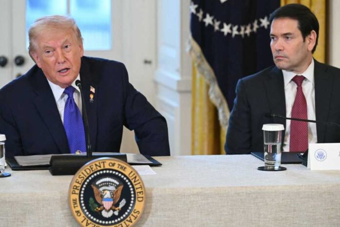 ترامب يناقش خيارات مواجهة احتجاجات إيران المتصاعدة