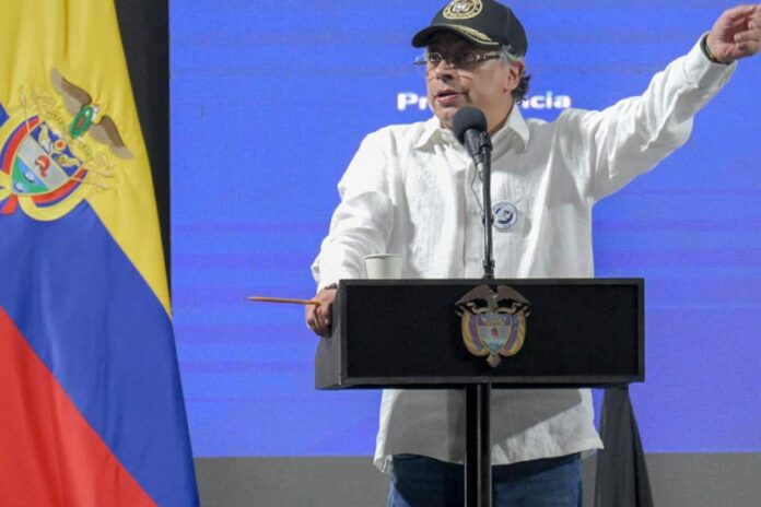 تظاهرات كولومبية غدًا: بيترو يتحدى ترمب في الشارع