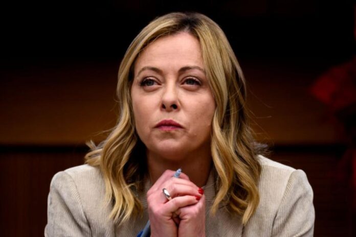 جدارية في روما تشبه ميلوني تثير جدلاً واسعاً