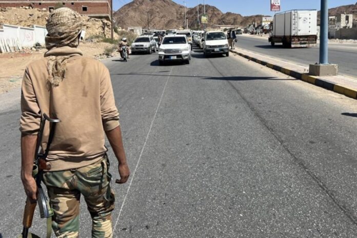 درع الوطن تسيطر على معسكرات الانتقالي في عدن