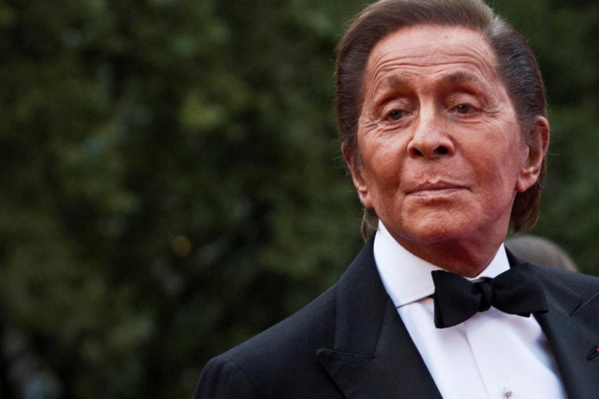 رحيل مصمم الأزياء الإيطالي فالنتينو غارافاني عن 93 عامًا