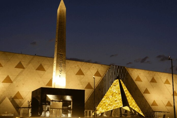 طفرة سياحية لأهرامات الجيزة بعد افتتاح المتحف الكبير