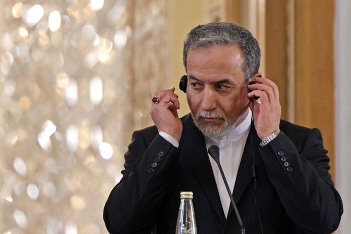 عراقجي يهاجم زيلينسكي: العالم سئم من المهرجين