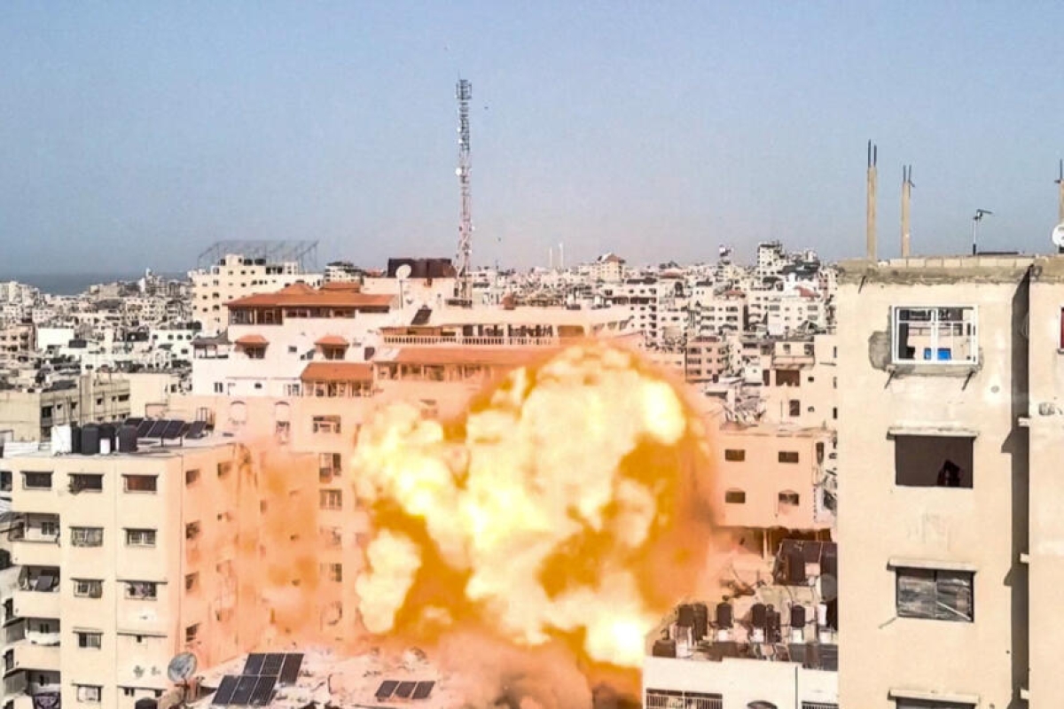 غارات إسرائيلية تعصف بغزة: 28 شهيداً بينهم نساء وأطفال