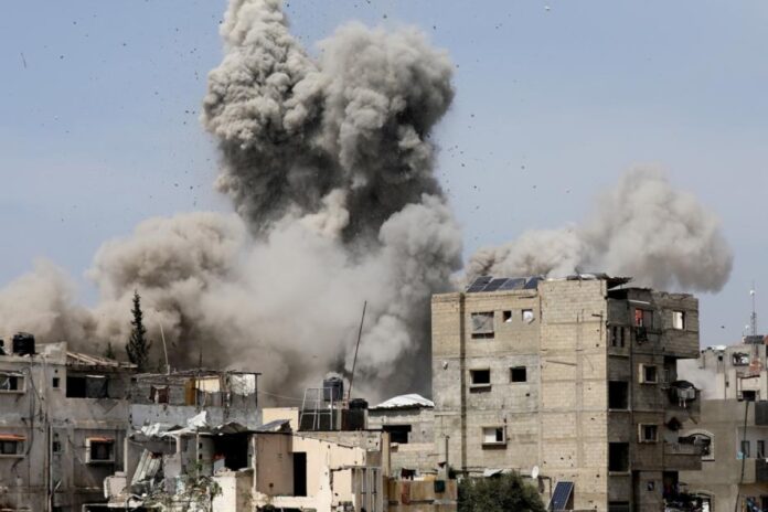 غزة تنزف: استشهاد 3 فلسطينيين بينهم طفلان في قصف إسرائيلي