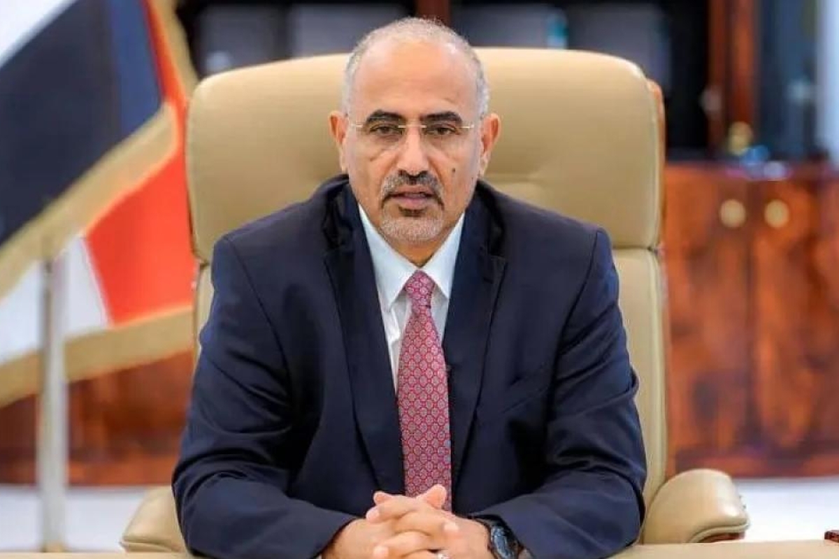 فرار مفاجئ لعيدروس الزبيدي إلى وجهة غير معروفة