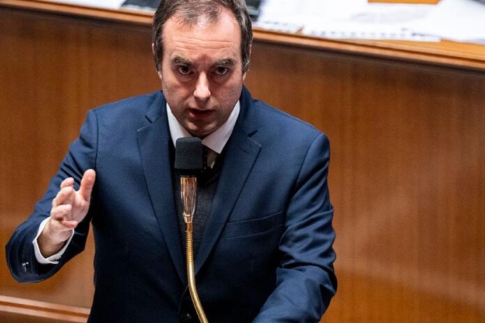 فرنسا: لوكورنو يفرض الميزانية دون تصويت البرلمان