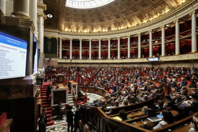 فرنسا: لوكورنو يفرض ميزانية 2026 وسط تهديدات بحجب الثقة