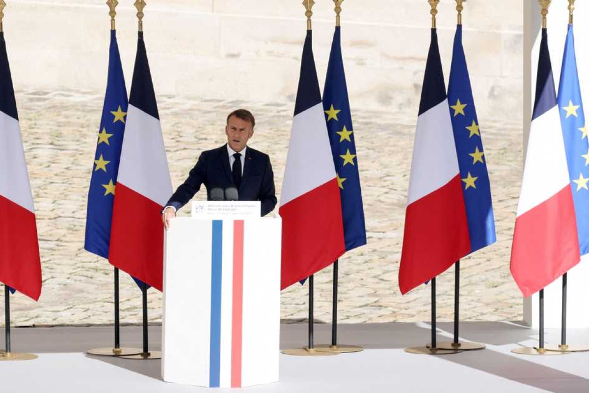 ماكرون يتواصل مع الشرع: دعوة لوقف إطلاق النار في سوريا