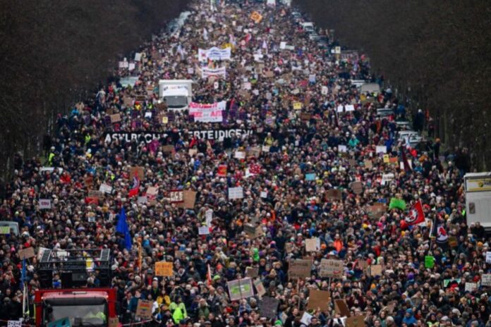 مظاهرة برلين مظاهرة في برلين تطالب بإدخال المساعدات إلى
