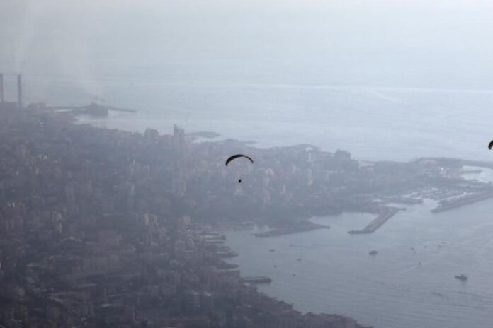 مغامرات شجاعة: محلقون شراعيون في جونية تحت خطر الطقس السيء