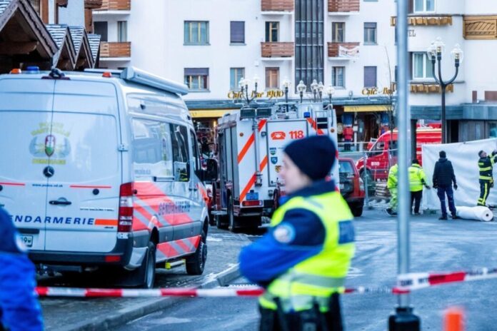 مقتل عشرات الأشخاص حريق مقتل عشرات الأشخاص في حريق أثناء