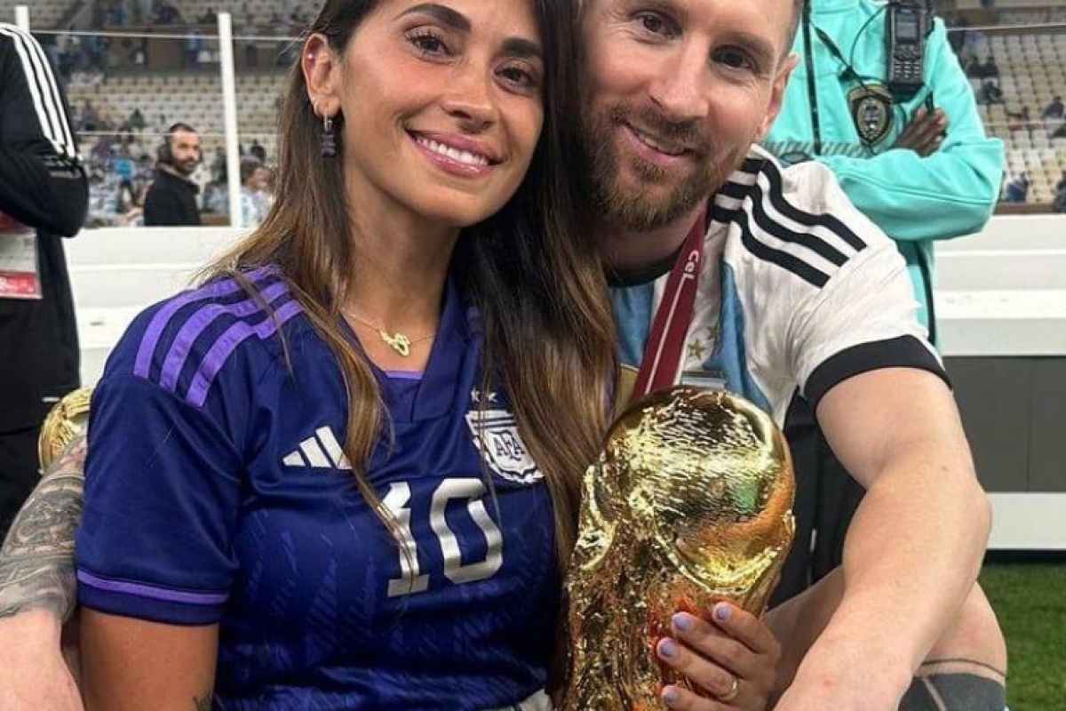 ميسي وزوجته عارضة أزياء تثير الجدل حول زوجته.. ميسي بين جدل