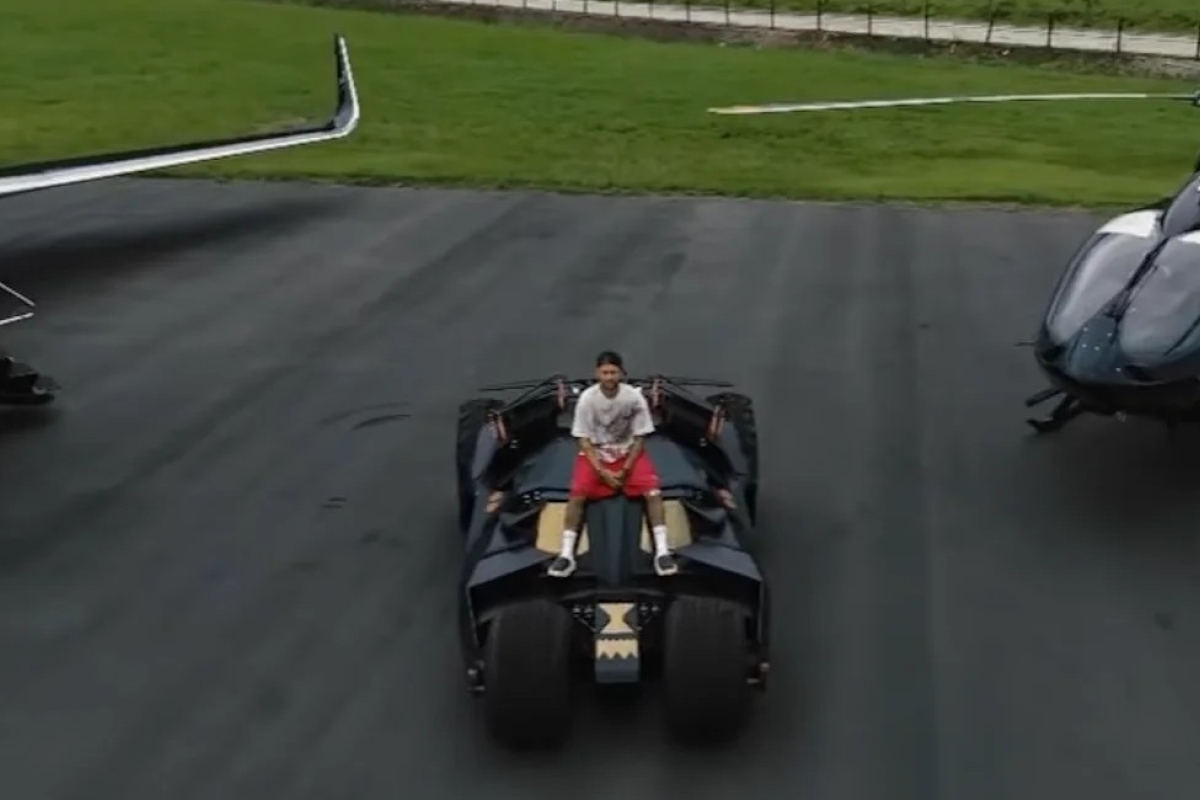 نيمار يمدد عقده مع سانتوس ويستعرض أسلوب حياته الفاخر