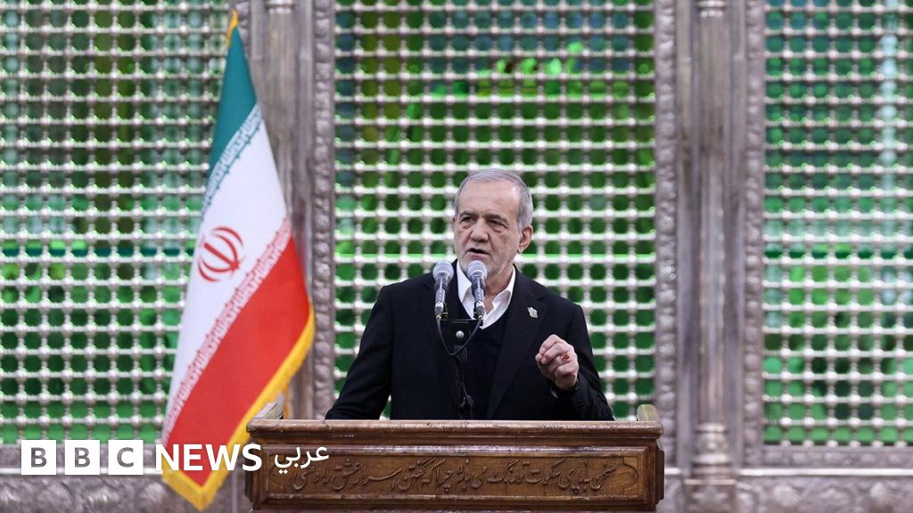 خامنئي يدعو الإيرانيين للصمود في ذكرى الثورة الإسلامية - ذكرى الثورة الإسلامية