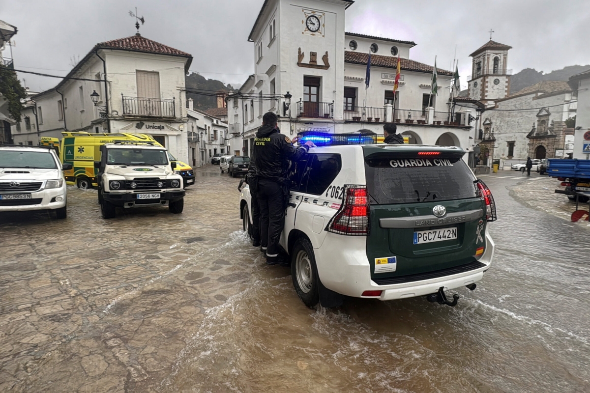 إسبانيا تحت وطأة العواصف: إجلاء الآلاف وتحذيرات من انهيارات