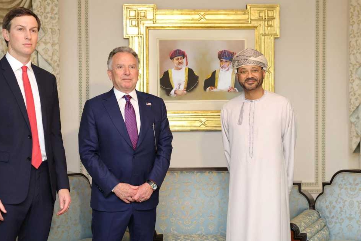 اجتماع تاريخي بين مستشاري ترامب وعراقجي في عمان