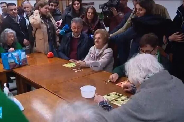 البرتغال تشهد منافسة حامية بين الاشتراكيين واليمين المتطرف