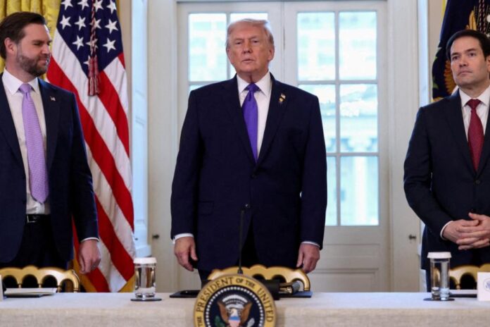 ترمب يثير الغموض حول خليفته في انتخابات 2028