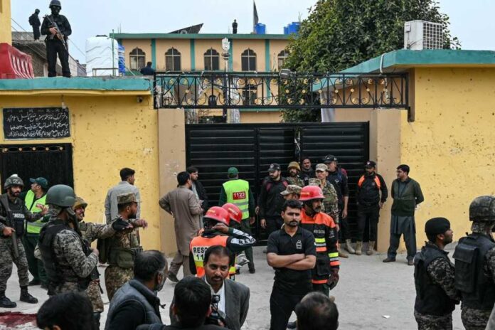 تفجير انتحاري يهز مسجدًا في إسلام أباد ويوقع عشرات الضحايا