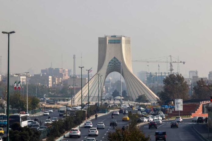 مفاوضات إيران النووية: عقبات جديدة وخيارات عسكرية تلوح في